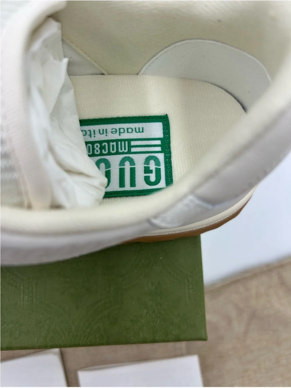 Women’s Gucci, Mac 80 low top leather sneakers size 35.5 fits 6 US made in Italy